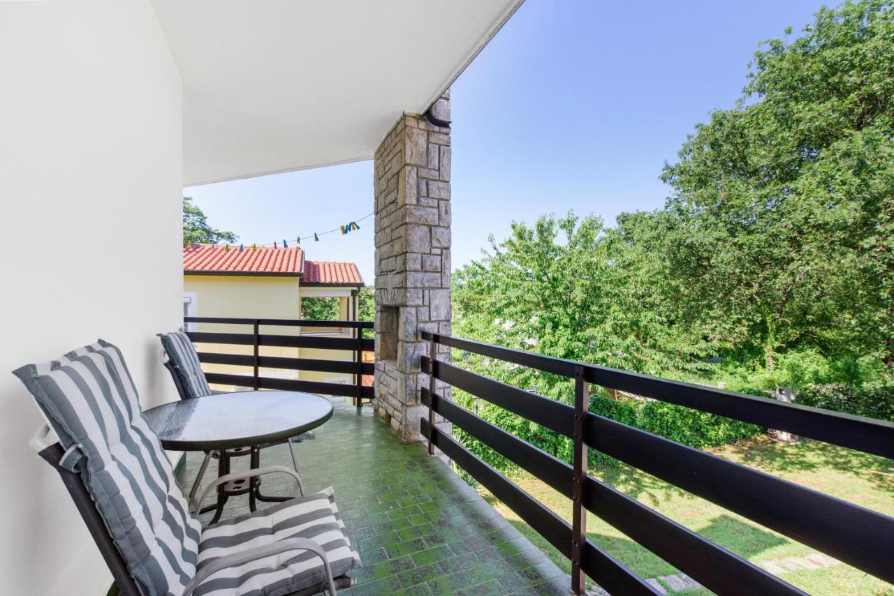 Apartments Villa Verde Новиград Екстериор снимка