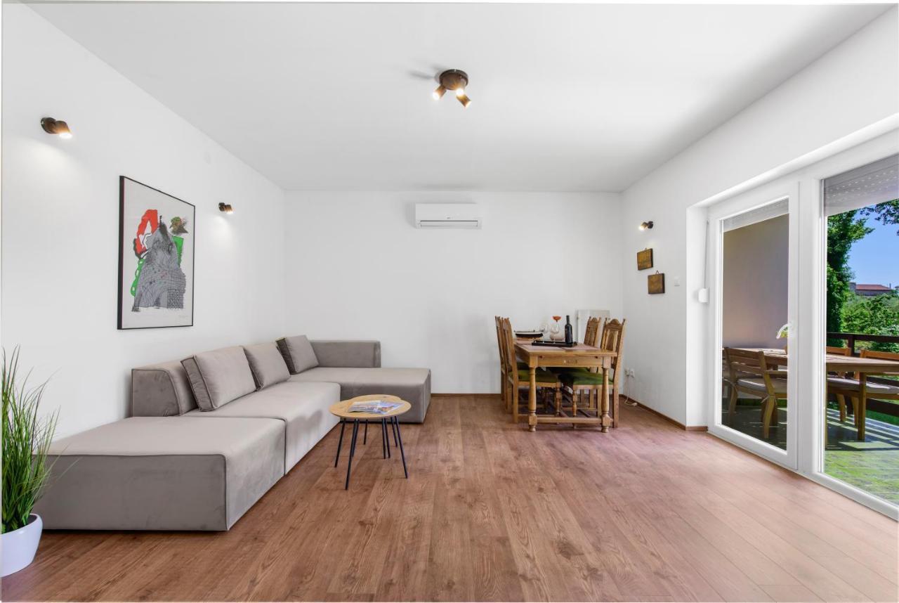 Apartments Villa Verde Новиград Екстериор снимка